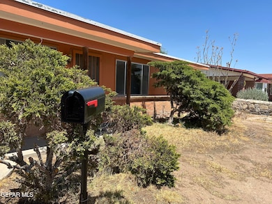 8205 Loma Terrace Rd, El Paso, TX 79907 - photo 2