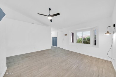 3201 W Mohawk Ln-6