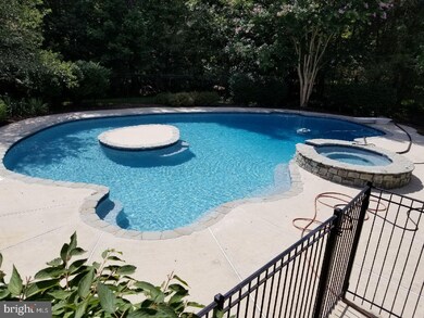 15400 Kentwell Cir, Centreville, VA 20120 - photo 4