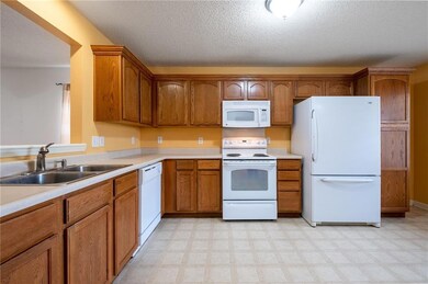 3370 Shadow Creek Blvd, Columbus, IN 47201 - photo 7