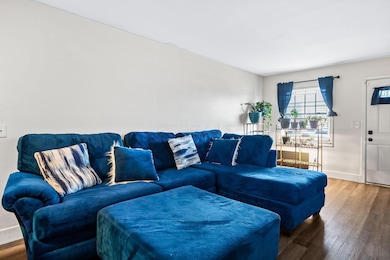 5732 Beechcroft Rd unit B, Columbus, OH 43229 - photo 3