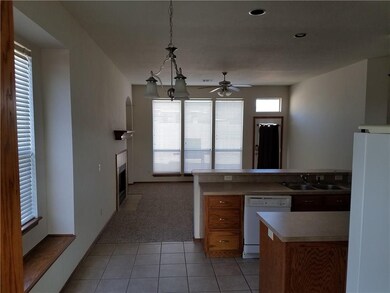 908 Oak Creek Dr, Moore, OK 73160 - photo 6