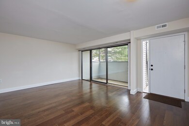 8724 Village Square Dr unit 1, Alexandria, VA 22309 - photo 3