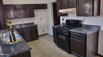 1841 Pete Brown Dr, El Paso, TX 79936 - photo 3