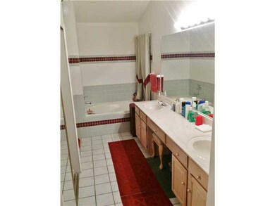 Master Bath/Spa. Cleanliness! Cultured marble sink