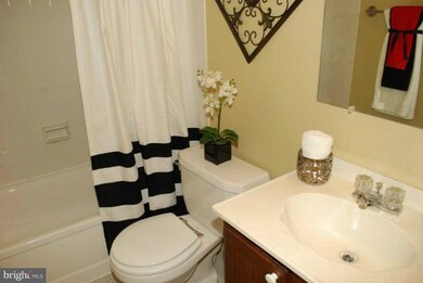 8368 Forrester Blvd unit 476, Springfield, VA 22152 - photo 3