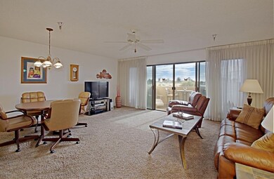Living room 4