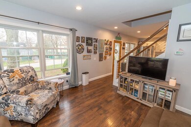 6520 Pipestone St EC Living room 3