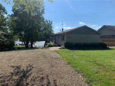 928 E Santee Dr, Greensburg, IN 47240 - photo 2