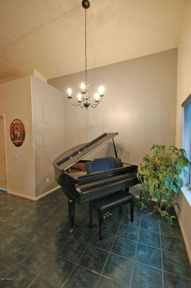 FAMILYROOM2