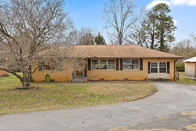 1102 Collins Cir, Chattanooga, TN 37411 - photo 2