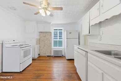 106 Lawrence St, Saratoga Springs, NY 12866 - photo 6