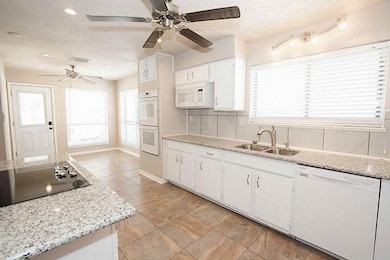 526 W Castle Harbour Dr, Friendswood, TX 77546 - photo 5