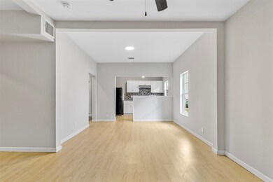 405 Medina St unit B, Houston, TX 77012 - photo 4