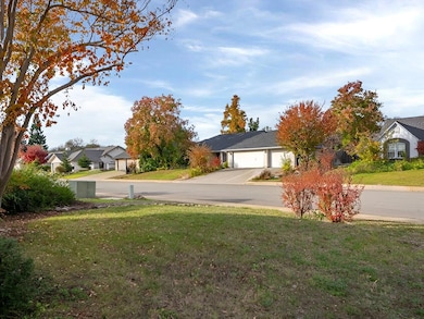 2132 Hope Ln, Redding, CA 96003 - photo 7