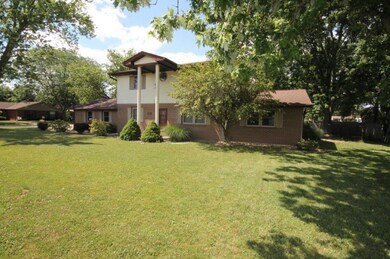 3802 Balsam Dr, Columbus, IN 47203 - photo 2