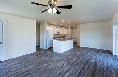 1776 NW Kingwood Ave, Redmond, OR 97756 - photo 3