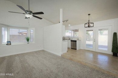 2842EIrwinAve006
