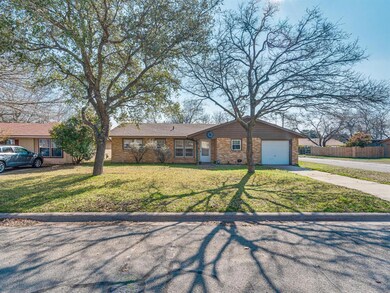 1121 Davis St, Cleburne, TX 76033 - photo 5