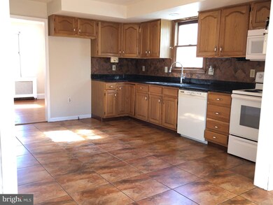 612 Mantua Ave, Paulsboro, NJ 08066 - photo 2