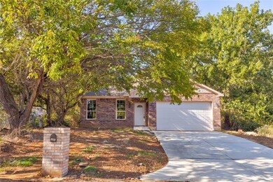 705 Royal St, Cleburne, TX 76031 - photo 2