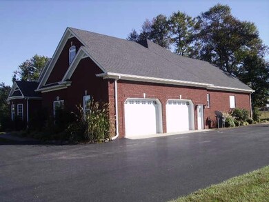 166 William Cir, Lafayette, TN 37083 - photo 2