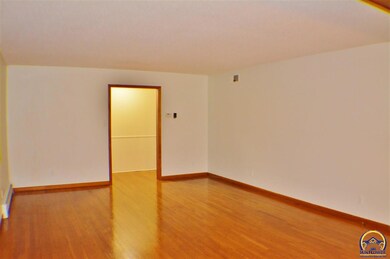 609 SW Crest Dr, Topeka, KS 66606 - photo 6
