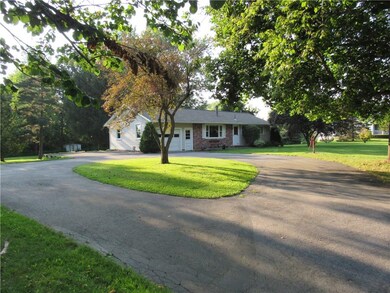 large circular driveway with multiple turn arounds