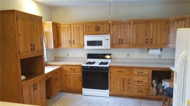 215 Emerson St, Vandergrift, PA 15690 - photo 5