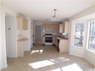 Kitchen - Large open eat-in kitchen