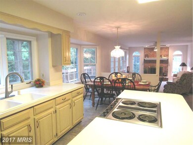 8941 Cross Chase Cir, Lorton, VA 22079 - photo 6