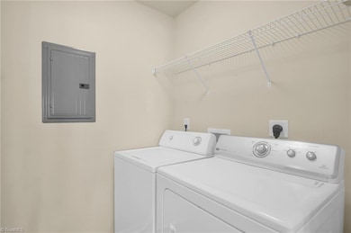 1620 Cherry Blossom Ln unit 204, Winston Salem, NC 27127 - photo 3