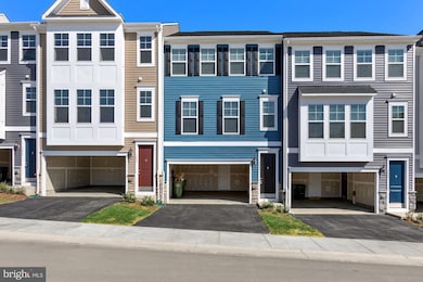 3970 Shire Meadow Ln, Triangle, VA 22172 - photo 4