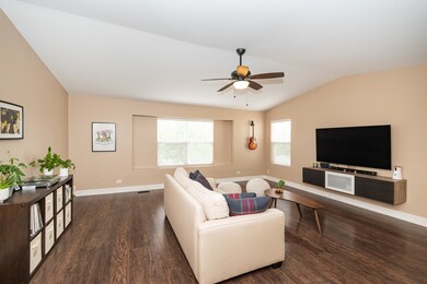 6777 Slate Dr unit 963, Carpentersville, IL 60110 - photo 7