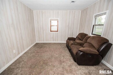 2806 W 70th St, Davenport, IA 52806 - photo 2