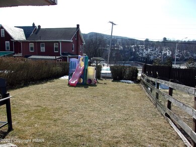 27 W 2nd St, Jim Thorpe, PA 18229 - photo 4