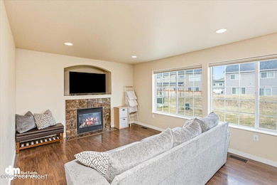 06-IMG_7201_Living Room_SSW