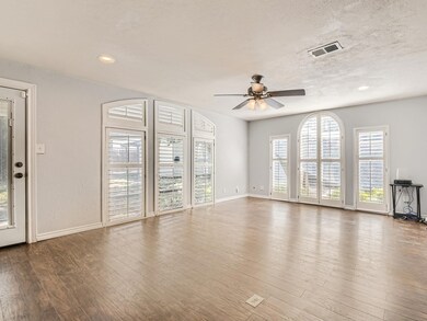 601 Woodcrest Dr, Hurst, TX 76053 - photo 6