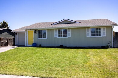 1736 SW 35th St, Redmond, OR 97756 - photo 2