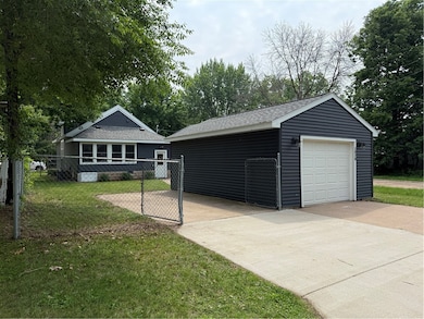 1028 Chauncey St, Eau Claire, WI 54701 - photo 7