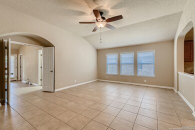 10713 Barnsford Ln, Helotes, TX 78023 - photo 5