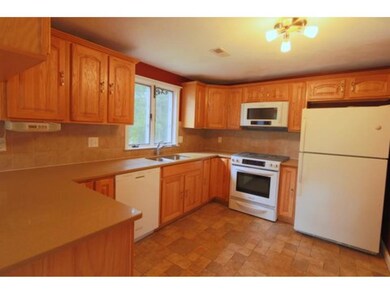 2 Shenandoah Ave, Londonderry, NH 03053 - photo 3