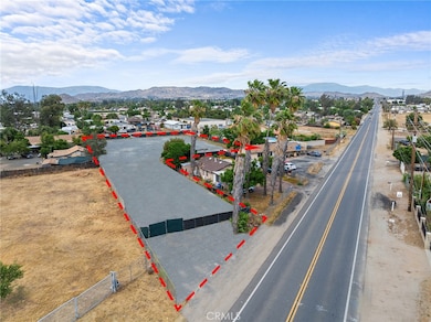 27536 Ethanac Rd, Romoland, CA 92585 - photo 2