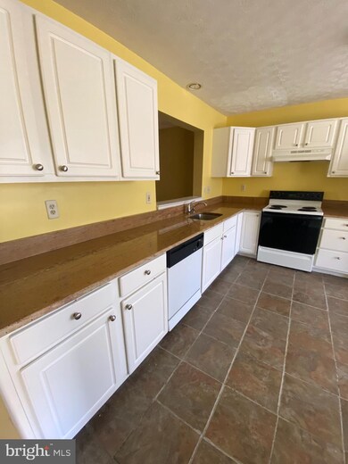 3913 Elkhorn Cir, Bowie, MD 20716 - photo 2