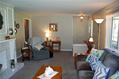 SPACIUS LIVING ROOM FOR ENTERTAINING