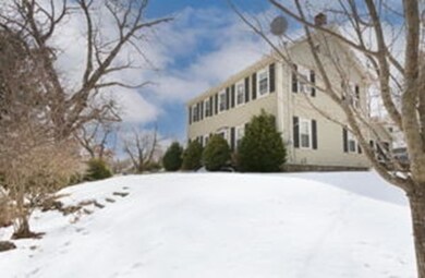 141 Quinapoxet Ln, Worcester, MA 01606 - photo 2