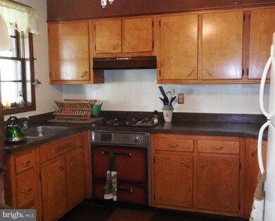 8602 Oakleigh Rd, Parkville, MD 21234 - photo 5