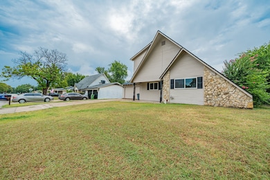 741 Ponderosa Dr, Hurst, TX 76053 - photo 3