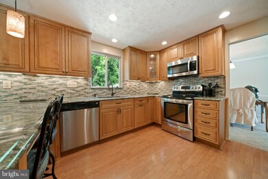 1213 Cavendish Dr, Silver Spring, MD 20905 - photo 4