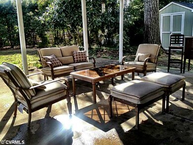 Yard/Garden - Fabulous covered patio off family ro